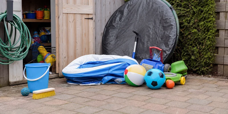 Buitenspeelgoed winterklaar opbergen
